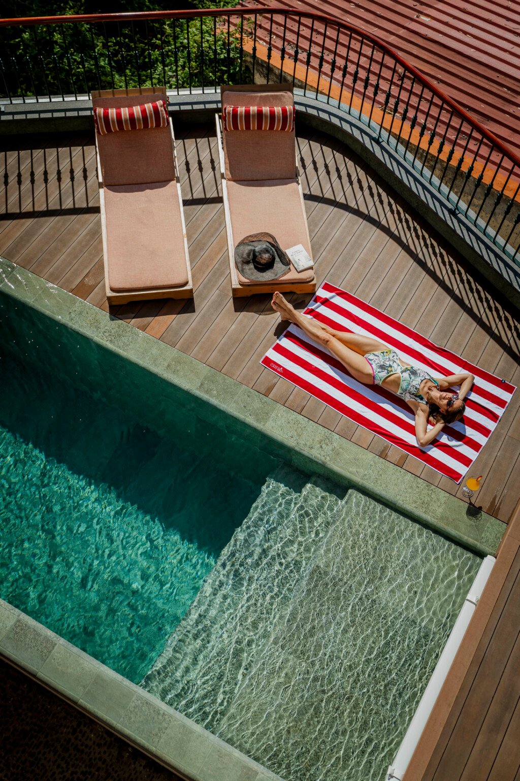 Guest by the heated mineral pool at Cais 68, Funchal
